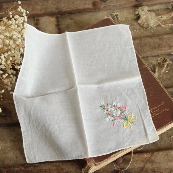 Vintage Handkerchief, White Linen with Pink and White Floral Embroidered Hankie - Picture 5 of 10